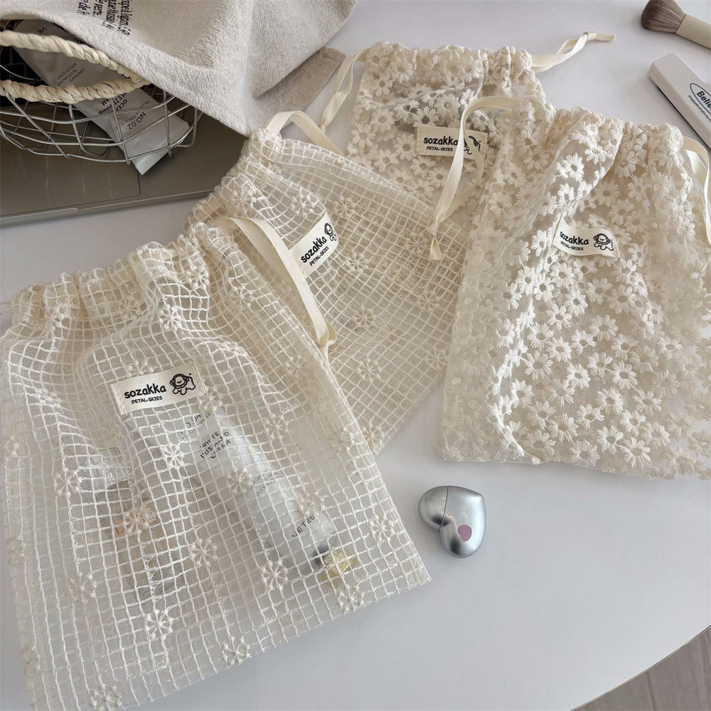 Kant geborduurde Daisy Mesh ma - Travel Packing Accessories recensie en prijs